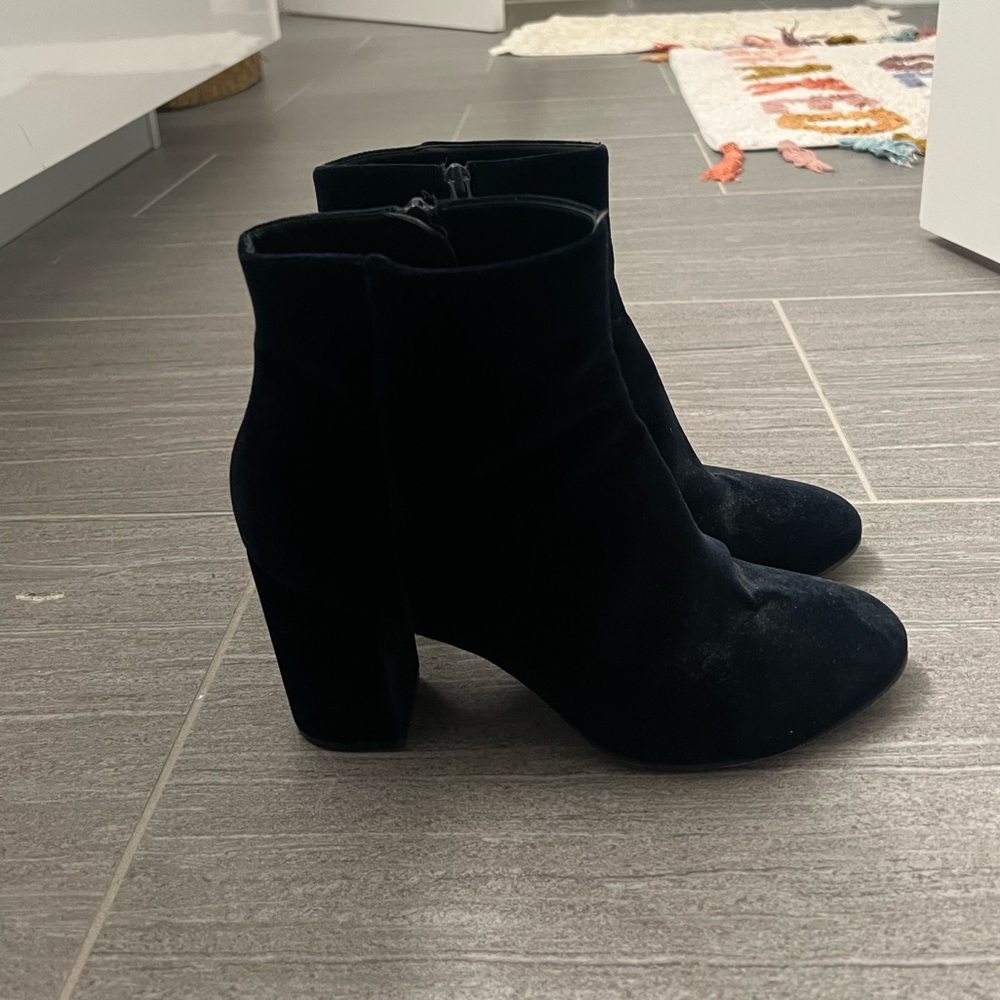 Club Monaco booties in Navy
